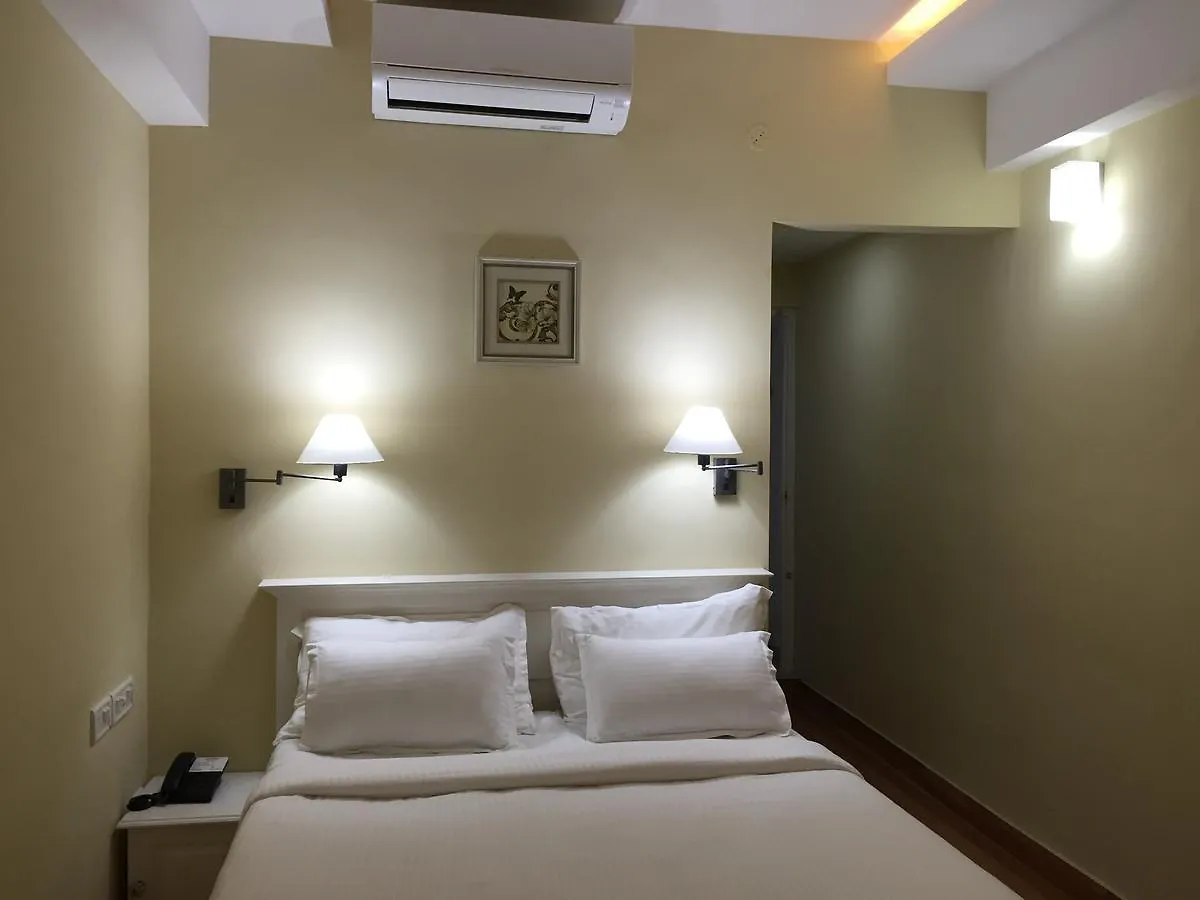 Hotel Daffodils Spice Court Kochi