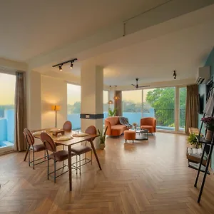 Minimalist Poshtel&suites Hotel